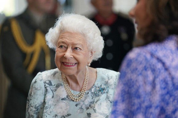La reine Elizabeth II d'Angleterre lors de l'inauguration de l'hospice de la Tamise à Maidenhead, Berkshire, Royaume Uni, le 15 juillet 2022.