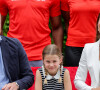 Le prince William et Kate Middleton, avec la princesse Charlotte de Cambridge, visitent l'association "SportsAid House" en marge des Jeux du Commonwealth de Birmingham, le 2 août 2022.