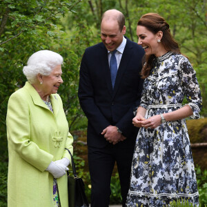 La reine Elizabeth II d'Angleterre, le prince William, duc de Cambridge, et Kate Middleton, duchesse de Cambridge, en visite au "Chelsea Flower Show 2019" à Londres, le 20 mai 2019. 