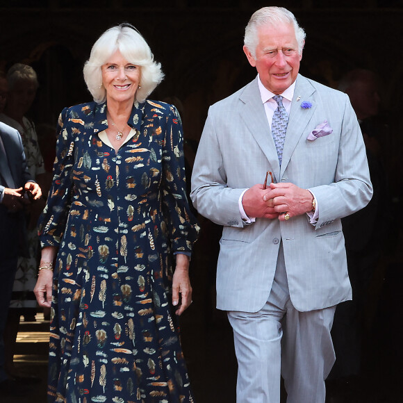 Le prince Charles et Camilla Parker Bowles, la duchesse de Cornouailles visitent la cathédrale d'Exeter à Devon, le 19 juillet 2021. 