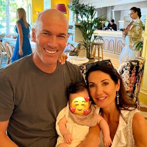 Zinédine Zidane et sa femme Véronique avec leur petite fille, Sia.