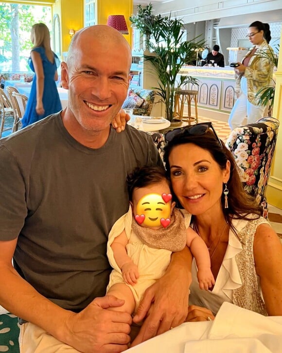 Zinédine Zidane et sa femme Véronique avec leur petite fille, Sia.