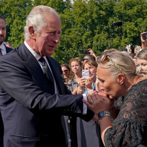 Le roi Charles III et la reine consort Camilla retournent à Buckingham Palace après la mort d'Elizabeth II. Le 9 septembre 2022. @ Yui Mok/PA Photos/ABACAPRESS.COM