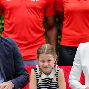 Le prince William et Kate Middleton, avec la princesse Charlotte de Cambridge, visitent l'association "SportsAid House" en marge des Jeux du Commonwealth de Birmingham, le 2 août 2022.