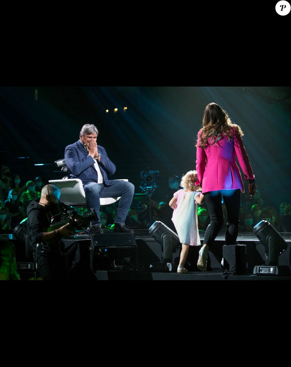 David Douillet, sa femme Vanessa Carrara et leur fille Blanche - Surprises - Enregistrement de l'émission "La Chanson secrète 7 " à la Scène musicale à Paris, qui sera diffusée le 15 janvier 2021 sur TF1. © Gaffiot-Moreau / Bestimage