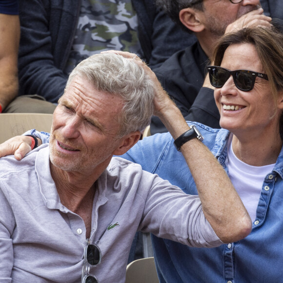 Denis Brogniart et sa femme Hortense - Célébrités dans les tribunes des internationaux de France de Roland Garros à Paris le 30 mai 2022. © Cyril Moreau - Dominique Jacovides/Bestimage 