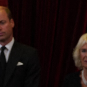 Le prince William, prince de Galles, la reine consort Camilla Parker Bowles, le roi Charles III d'Angleterre - Personnalités lors de la cérémonie du Conseil d'Accession au palais Saint-James à Londres, pour la proclamation du roi Charles III d'Angleterre. Le 10 septembre 2022