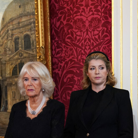 Le prince William, prince de Galles, la reine consort Camilla Parker Bowles, Penny Mordaunt, la Première ministre britannique Liz Truss - Personnalités lors de la cérémonie du Conseil d'Accession au palais Saint-James à Londres, pour la proclamation du roi Charles III d'Angleterre. Le 10 septembre 2022