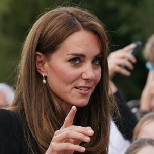 La princesse de Galles Kate Catherine Middleton à la rencontre de la foule devant le château de Windsor, suite au décès de la reine Elisabeth II d'Angleterre. Le 10 septembre 2022