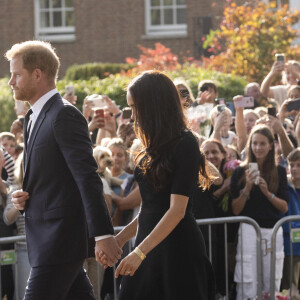 Le prince Harry, duc de Sussex, Meghan Markle, duchesse de Sussex devant le château de Windsor, suite au décès de la reine Elisabeth II d'Angleterre. Le 10 septembre 2022