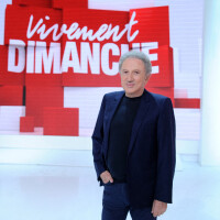 "Ils l'ont trouvée morte, etouffée" : Michel Drucker pudique sur la mort de sa soeur, drame de sa vie