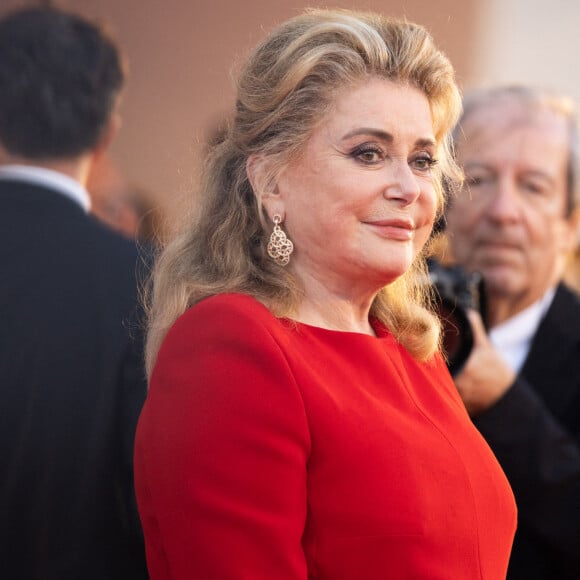 Catherine Deneuve - Red Carpet du film White Noise et de la cérémonie d'ouverture lors de la 79ème édition du festival international du film de Venise, la Mostra le 31 août 2022. © Cinzia Camela/LPS via ZUMA Press Wire / Bestimage