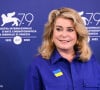 Photocall de Catherine Deneuve (porte un badge aux couleurs de l'Ukraine) qui va recevoir un Lion d'Or d'Honneur lors de la 79ème édition du festival international du film de Venise, la Mostra le 31 août 2022. 