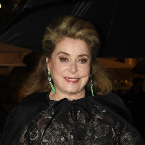 Catherine Deneuve - People à la soirée Dior dans le cadre de la 59 ème Biennale d'art de Venise. Les bénéfices de cette soirée seront reversés aux réfugiés Ukrainiens en Italie. venise le 23 avril 2022 