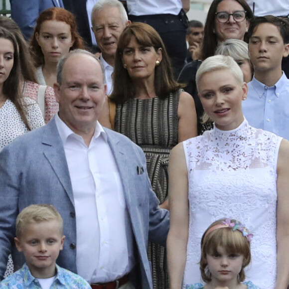 La Princesse Charlene de Monaco, le prince Albert II de Monaco, le prince Jacques de Monaco, marquis des Baux, la princesse Gabriella de Monaco, comtesse de Carladès, le maire de Monaco Georges Marsan, Mélanie De Massy - La famille princière de Monaco lors du traditionnel Pique-nique "U Cavagnetu" des monégasques au parc princesse Antoinette à Monaco le 3 septembre 2022. © Sébastien Botella/Nice Matin/Bestimage 