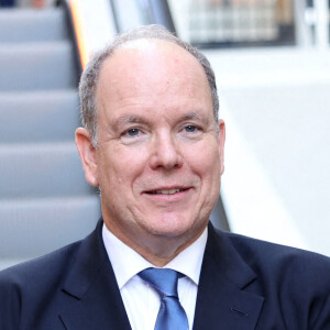 Le prince Albert II de Monaco, accompagné du maire de Beausoleil, Gérard Spine, inaugure les escalators de Beausoleil, France, le 12 septembre 2022. © Claudia Albuquerque/Bestimage 