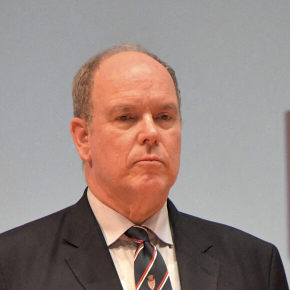 Le prince Albert II de Monaco durant la cérémonie de sortie d'école de police, promotion 2021/2022 à l'auditorium Rainier III à Monaco, le 7 juillet 2022. © Bruno Bebert / Bestimage 