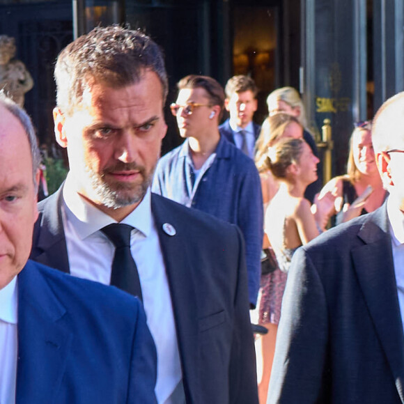 Le prince Albert II de Monaco arrive à Vienne pour assister à l'opéra "Il turco in Italia". Le 3 juillet 2022 