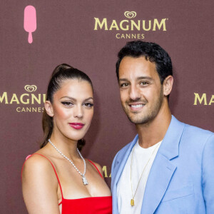 Iris Mittenaere (Miss France 2016) et son compagnon Diego El Glaoui au photocall de la soirée "Magnum" lors du 75ème Festival International du Film de Cannes le 19 mai 2022. © Jack Tribeca / Bestimage