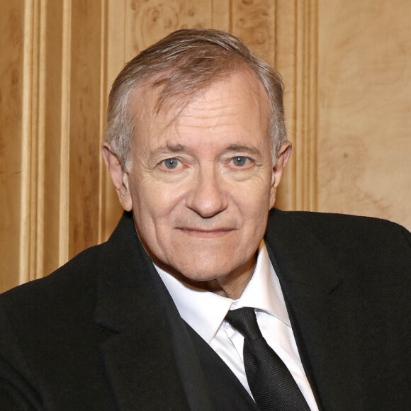 Exclusif - Francis Huster - Remise du Prix du Guesclin à l'occasion du 11ème salon du livre d'histoire au Cercle National des Armées à Paris le 6 décembre 2021. Le prix du Guesclin est un prix littéraire d'histoire français créé en 2010 par l'association " Cocktail & Culture ". Il récompense l'auteur d'un essai, d'une biographie ou d'un roman historique. Il est décerné chaque année au début du mois de décembre, après une présélection parmi les ouvrages concernés. © Cédric Perrin/Bestimage 