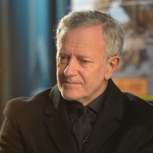 Exclusif - Francis Huster - Enregistrement de l'émission "Olympiascope" à Paris, le 2 mars 2021. B. Montiel présente "Olympiascope", des interviews exclusives tous les soirs à 20h à partir du 14 mars 2021, sur Olympia TV et sur myCanal. Avant chaque concert, il s'entretiendra avec un(e) artiste avant son concert à l'Olympia. Un face à face intime, où l'artiste livrera certaines confidences... © Veeren/Bestimage 