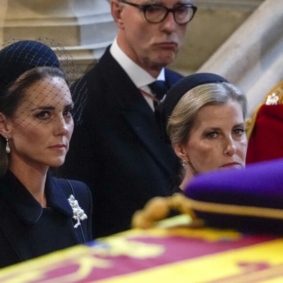 Kate Catherine Middleton, princesse de Galles, la comtesse Sophie de Wessex - Intérieur - Procession cérémonielle du cercueil de la reine Elisabeth II du palais de Buckingham à Westminster Hall à Londres. Le 14 septembre 2022 