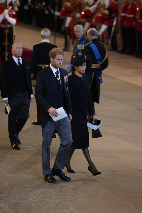 Le prince Harry, duc de Sussex, le prince Andrew, duc d'York, Meghan Markle, duchesse de Sussex - Intérieur - Procession cérémonielle du cercueil de la reine Elisabeth II du palais de Buckingham à Westminster Hall à Londres. Le 14 septembre 2022 