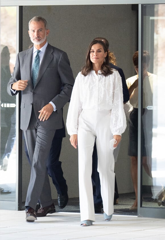 Le roi Felipe VI et la reine Letizia d’Espagne lors de l'inauguration de l'extension de l'hôpital universitaire de Guadalajara, le 14 septembre 2022.