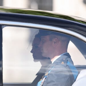 Le prince William, prince de Galles, et Catherine (Kate) Middleton, princesse de Galles - Sortie - Procession cérémonielle du cercueil de la reine Elisabeth II du palais de Buckingham à Westminster Hall à Londres, où les Britanniques et les touristes du monde entier pourront lui rendre hommage jusqu'à ses obsèques prévues le 19 septembre 2022. Le 14 septembre 2022. 