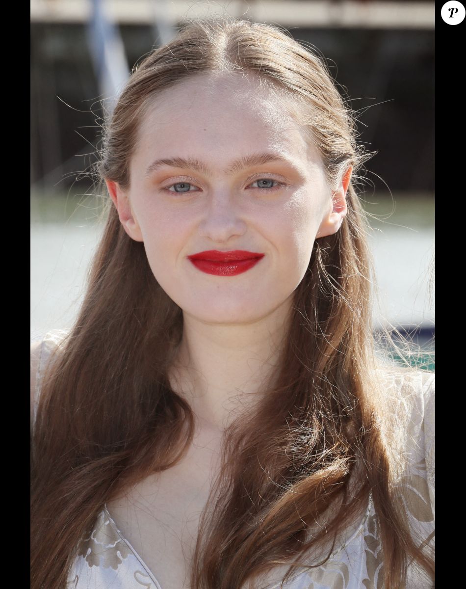 Lily Taieb lors du photocall du téléfilm "Esprit d'hiver" lors de la 24ème édition du Festival de la Fiction TV de La Rochelle, France, le 15 septembre 2022. © Patrick Bernard/Bestimage