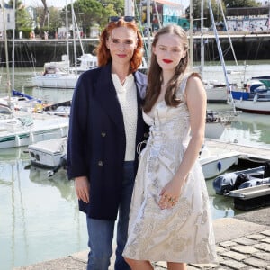 Audrey Fleurot et Lily Taieb lors du photocall du téléfilm "Esprit d'hiver" lors de la 24ème édition du Festival de la Fiction TV de La Rochelle, France, le 15 septembre 2022. © Patrick Bernard/Bestimage 