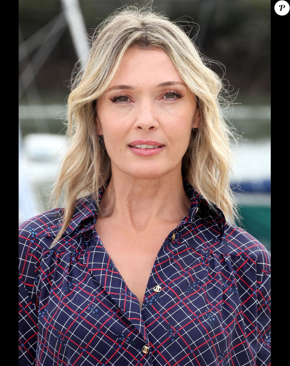 Anne Marivin - Photocall de la série "La vie, l'amour, tout de suite" lors de la 24ème édition du Festival de la Fiction TV de La Rochelle le 15 septembre 2022. © Patrick Bernard/ Bestimage