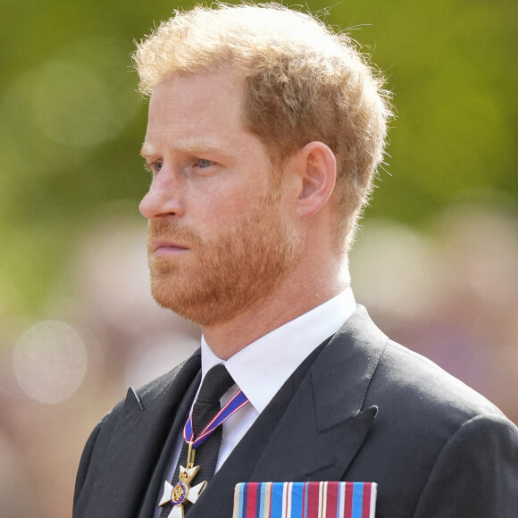 Le prince Harry, duc de Sussex - Procession cérémonielle du cercueil de la reine Elisabeth II du palais de Buckingham à Westminster Hall à Londres.