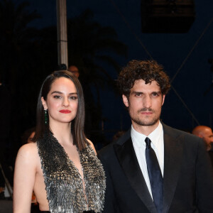 Anouk Grinberg et Louis Garrel - Descente des marches du film "L'Innocent" lors du 75e Festival International du Film de Cannes, le 24 mai 2022. © Rachid Bellak/Bestimage