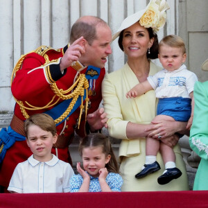 Le prince William, duc de Cambridge, et Catherine (Kate) Middleton, duchesse de Cambridge, le prince George de Cambridge, la princesse Charlotte de Cambridge, le prince Louis de Cambridge, Camilla Parker Bowles, duchesse de Cornouailles - La famille royale au balcon du palais de Buckingham lors de la parade Trooping the Colour 2019, célébrant le 93ème anniversaire de la reine Elisabeth II, Londres, le 8 juin 2019. 