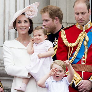 Kate Catherine Middleton, duchesse de Cambridge, la princesse Charlotte, le prince George, le prince William et le prince Harry - La famille royale d'Angleterre au balcon du palais de Buckingham lors de la parade "Trooping The Colour" à l'occasion du 90ème anniversaire de la reine. Le 11 juin 2016 