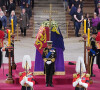 Le roi Charles III organise une veillée au côté du cercueil de la reine Elizabeth II d'Angleterre au Westminster Hall à Londres, Royaume Uni, le 16 septembre 2022. 