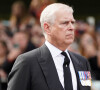 Le prince Andrew, duc d'York - Procession cérémonielle du cercueil de la reine Elisabeth II du palais de Buckingham à Westminster Hall à Londres, Royaume Uni