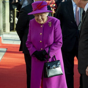 La reine Elisabeth II d'Angleterre rend visit aux membres de "the Honourable Society of Lincoln's Inn" à Londres le 13 décembre 2018. 