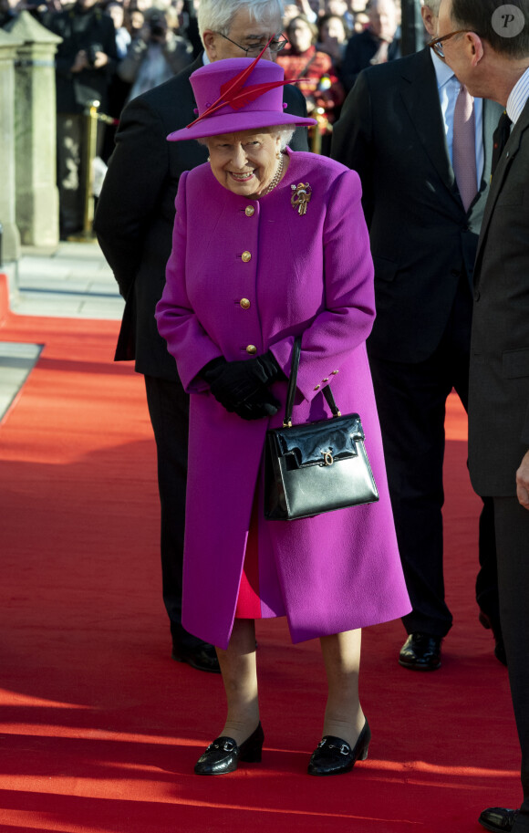 La reine Elisabeth II d'Angleterre rend visit aux membres de "the Honourable Society of Lincoln's Inn" à Londres le 13 décembre 2018. 