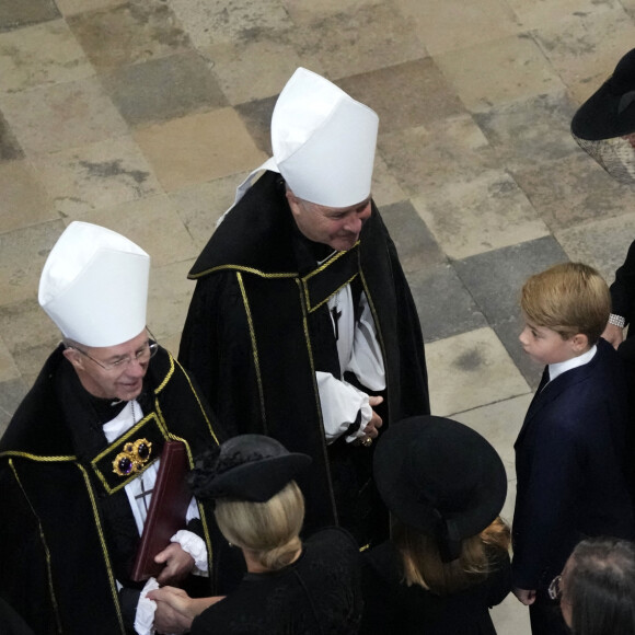 Catherine, princesse de Galles, le prince George et la princesse Charlotte - Service funéraire à l'Abbaye de Westminster pour les funérailles d'Etat de la reine Elizabeth II d'Angleterre. Le sermon est délivré par l'archevêque de Canterbury Justin Welby (chef spirituel de l'Eglise anglicane) au côté du doyen de Westminster David Hoyle. Londres, le 19 septembre 2022. © Frank Augstein / PA via Bestimage 