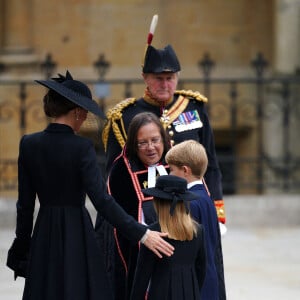 Catherine, princesse de Galles, le prince George, la princesse Charlotte - Arrivées au service funéraire à l'Abbaye de Westminster pour les funérailles d'Etat de la reine Elizabeth II d'Angleterre. Le sermon est délivré par l'archevêque de Canterbury Justin Welby (chef spirituel de l'Eglise anglicane) au côté du doyen de Westminster David Hoyle. Londres, le 19 septembre 2022. © Peter Byrne / PA via Bestimage 