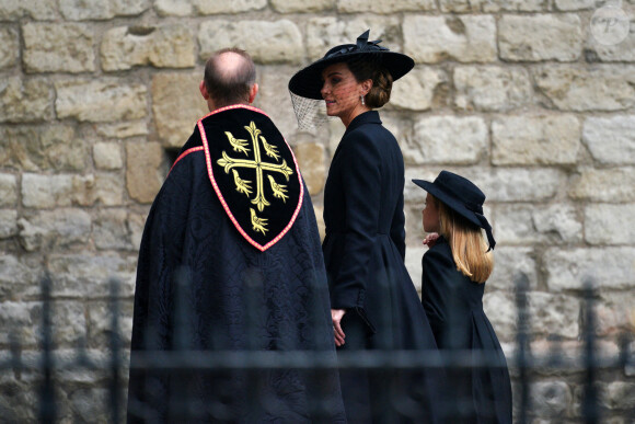La princesse de Galles et la princesse Charlotte arrivent à la messe en hommage à la reine Elizabeth II. Londres, le 19 septembre 2022. @Peter Byrne