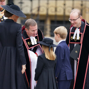 La princesse de Galles, le prince George et la princesse Charlotte arrivent à la messe en hommage à la reine Elizabeth II. Londres, le 19 septembre 2022. @ Andrew Milligan/PA Wire