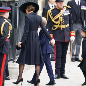 La princesse de Galles, le prince George et la princesse Charlotte arrivent à la messe en hommage à la reine Elizabeth II. Londres, le 19 septembre 2022. @ Andrew Milligan/PA Photos/ABACAPRESS.COM