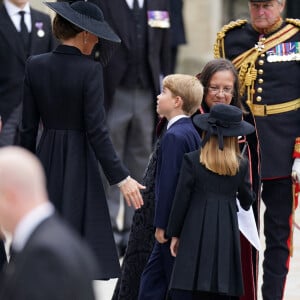 La princesse de Galles, le prince George et la princesse Charlotte arrivent à la messe en hommage à la reine Elizabeth II. Londres, le 19 septembre 2022. @ Andrew Milligan/PA Wire