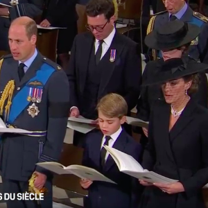 Le prince William est accompagné par deux de ses enfants George (prince héritier) et Charlotte, ainsi que de son épouse Kate lors des funérailles en l'abbaye de Westminster d'Elizabeth II le 19 septembre 2022