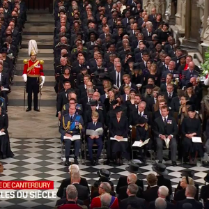 Le prince William est accompagné par deux de ses enfants George (prince héritier) et Charlotte, ainsi que de son épouse Kate lors des funérailles en l'abbaye de Westminster d'Elizabeth II le 19 septembre 2022