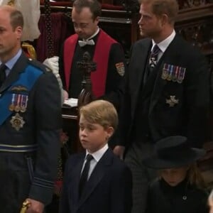 Kate et William entourent leurs enfants George et Charlotte dans Westminster Abbey.