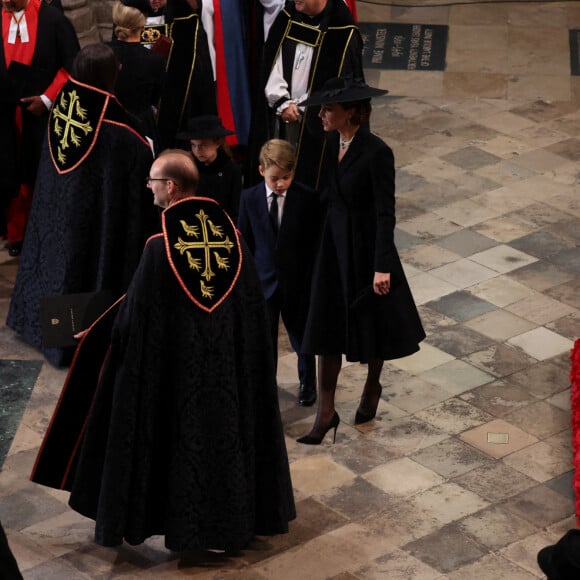 Catherine, princesse de Galles, le prince George, la princesse Charlotte - Service funéraire à l'Abbaye de Westminster pour les funérailles d'Etat de la reine Elizabeth II d'Angleterre. Le sermon est délivré par l'archevêque de Canterbury Justin Welby (chef spirituel de l'Eglise anglicane) au côté du doyen de Westminster David Hoyle. Londres, le 19 septembre 2022. © Phil Noble / PA via Bestimage 